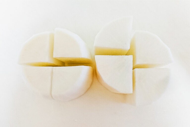 大好きな大根をカット。