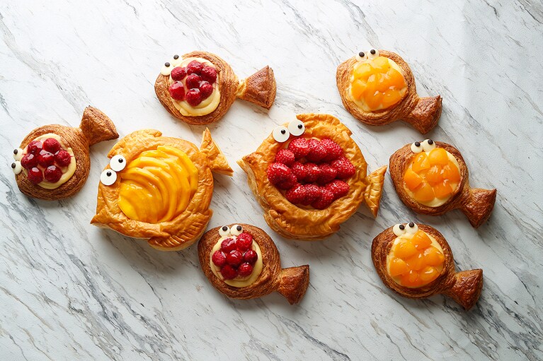 「ポワソン ダブリル ブレッド」各650円、「ポワソン ダブリル パイ」3,800円(税込)。販売期間は2023年3月18日(土)～4月1日(土)。