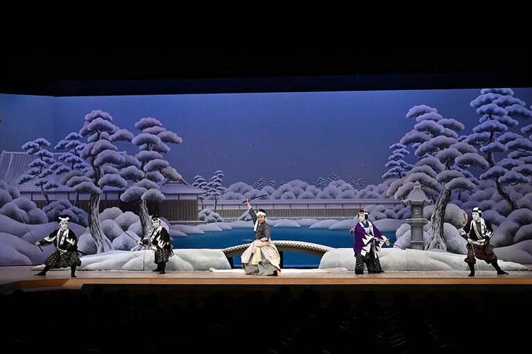 『忠臣いろは絵姿』左より尾上右近、中村莟玉、中村鷹之資、片岡千之助、中村壱太郎。