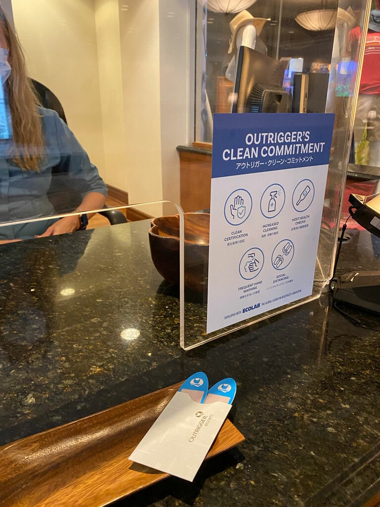 日本語表記もされている受付の様子。