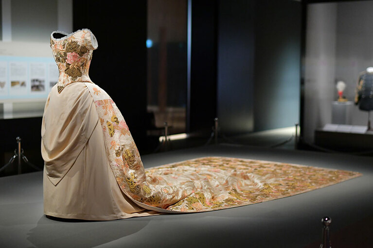 「受け継がれし明治のドレス」展