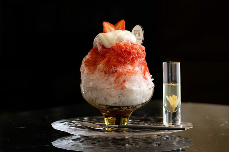 「フレーズ」は、熱海の橙の花からつくったネロリのソースつき。ソースに浮かぶ、橙の花のコンポートの美しさにもため息。1,320円。