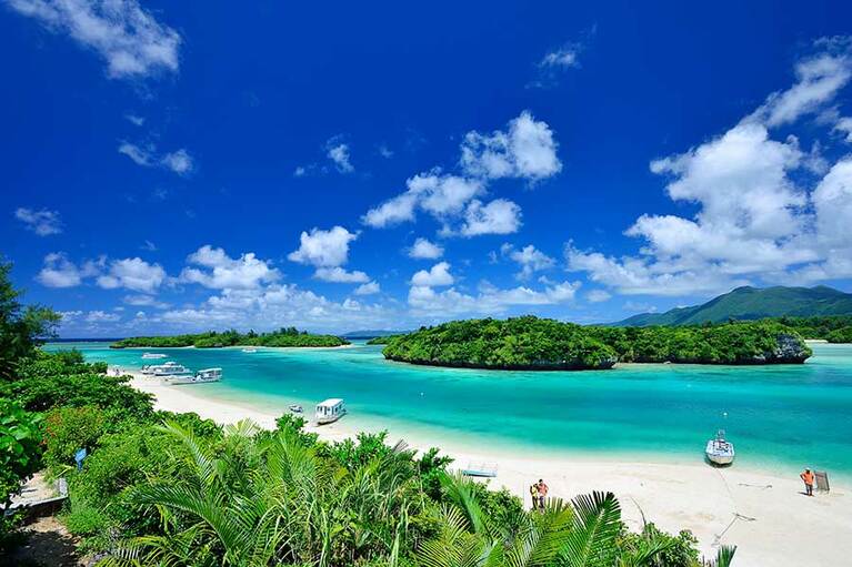 世界自然遺産の川平湾近くにある一棟貸しの別荘BRANCHES VILLA KABIRA。