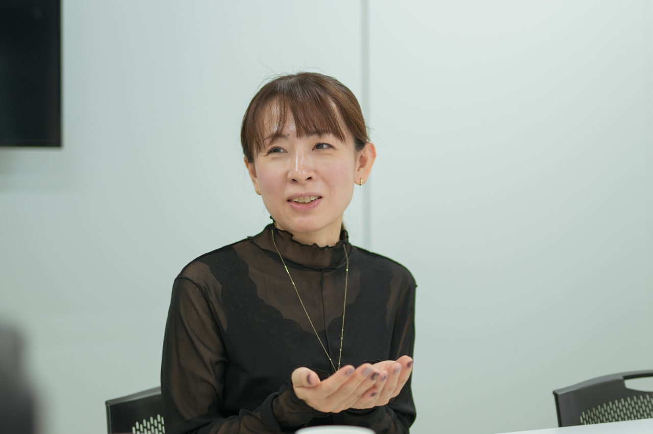 旅好き代表として選考会に参加してくださった、サムソナイト・ブラックレーベル 銀座店 店長の長塚由美さん。最近は台湾などアジアを中心に旅をしており、訪れた国は17カ国ほど。