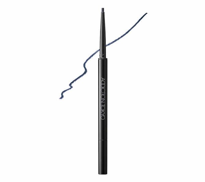 肌にピタッと密着し、粘膜にも引きやすい。アディクション ザ ジェルアイライナー 005　3,300円／アディクション ビューティ