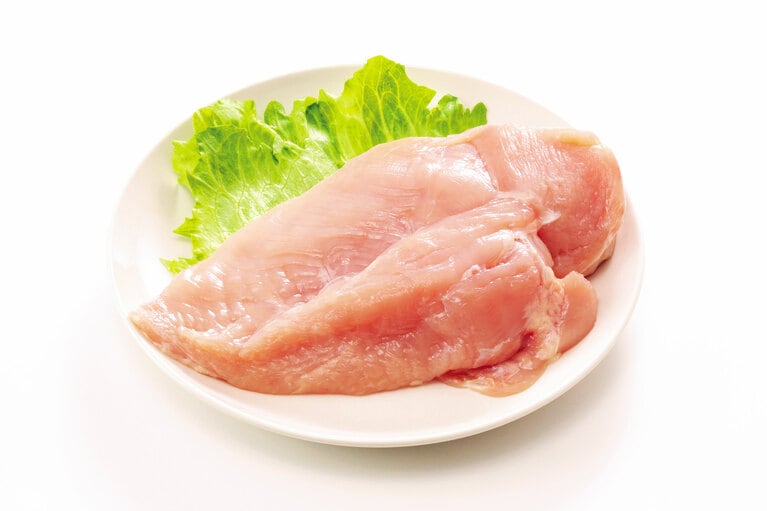 鶏むね肉。高たんぱく、低脂質でダイエット食材の代表。