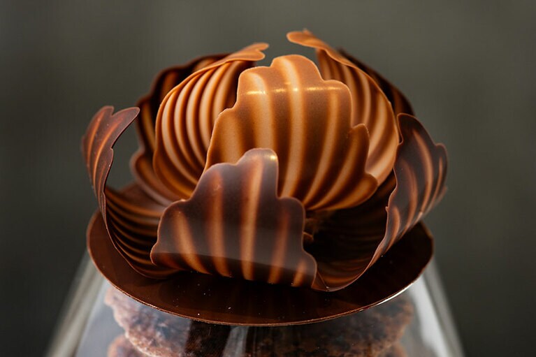 チョコレートの花が飾られる。