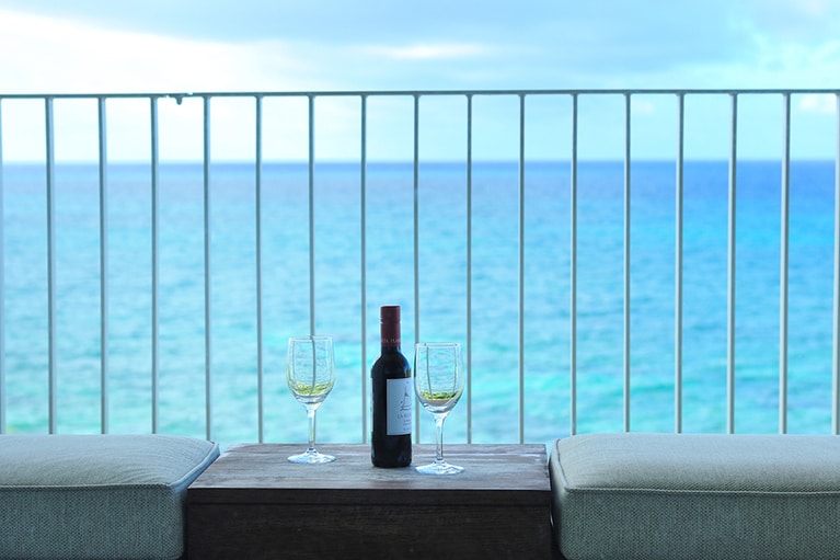 客室のバルコニーでも、何もしない贅沢を満喫。