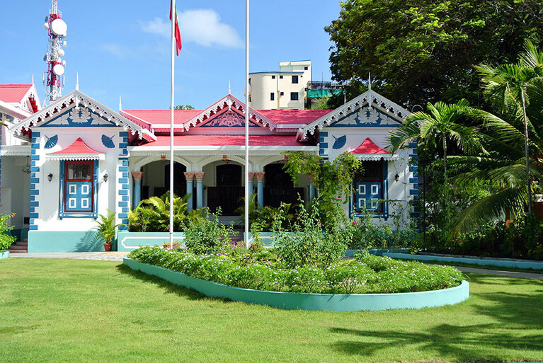 大統領の公邸は愛らしい色使い。