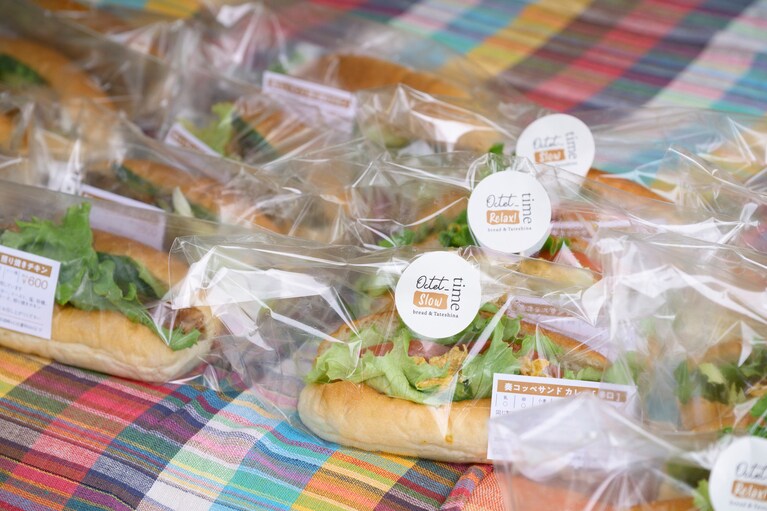 茅野市のベーカリー、octet timeのコッペサンド（600円）。