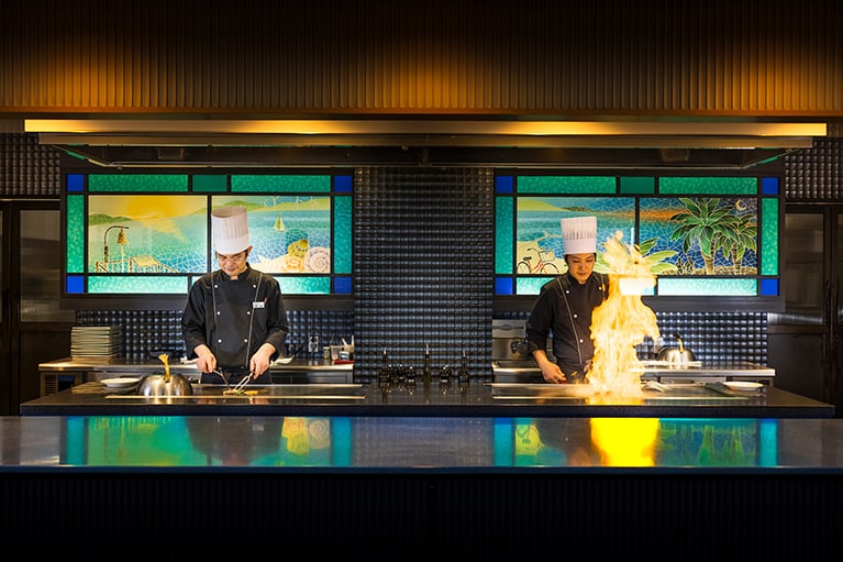 旬景浪漫 銀波荘［愛知／西浦温泉］旬景ダイニング碧 鉄板焼きイメージ。