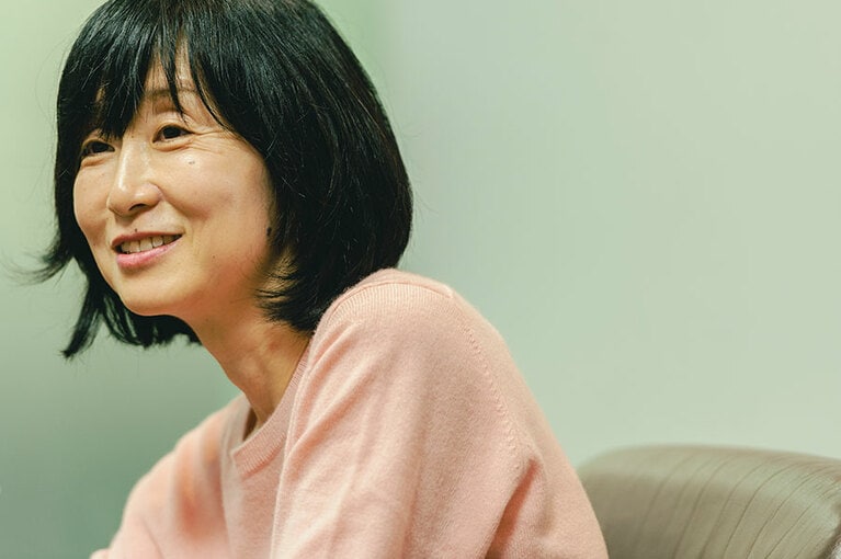 ドラマ「エルピス —希望、あるいは災い—」の脚本を担当する渡辺あや。