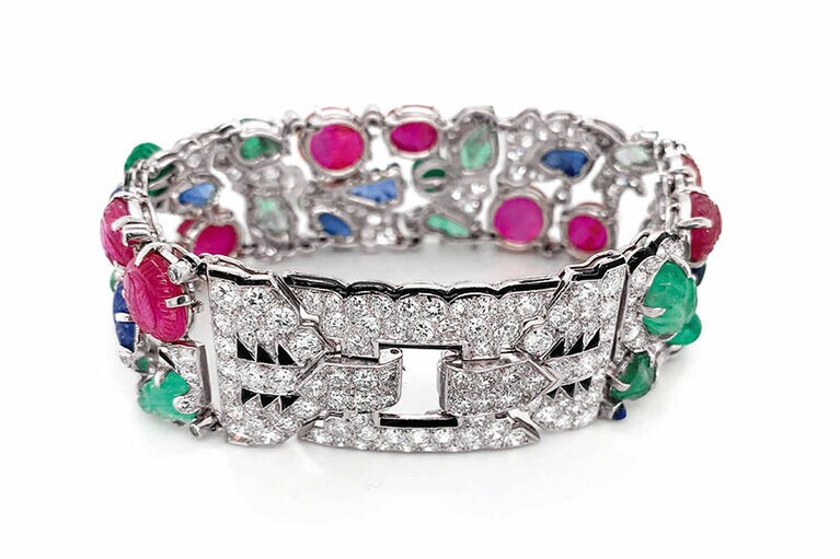 1925年にパリの国際博覧会国際展示会でお披露目された後、コールポーター夫人やデイジーフェローズなど、目の肥えたコレクターの間で急速に人気を博した「トゥッティ フルッティ」。©Sotheby’s