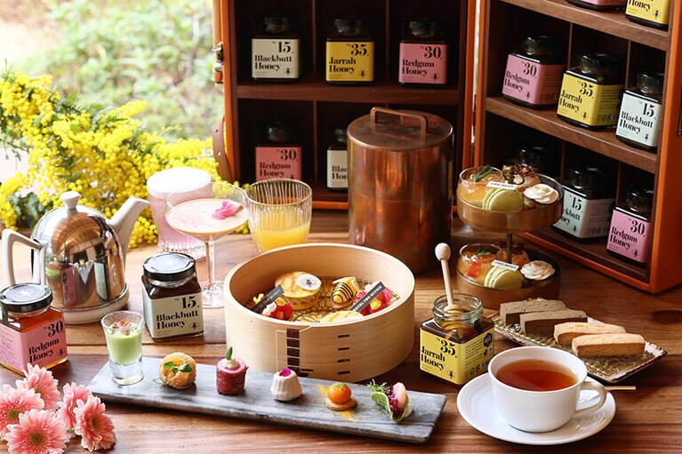 「“奇跡のはちみつ”アフタヌーンティー」のイメージ。ドリンク2種類7,100円、ドリンクフリーフロー1名7,700円（ともに税・サ込）。