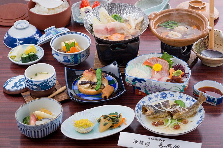 法師温泉 長寿館［群馬／法師温泉］夕食イメージ。