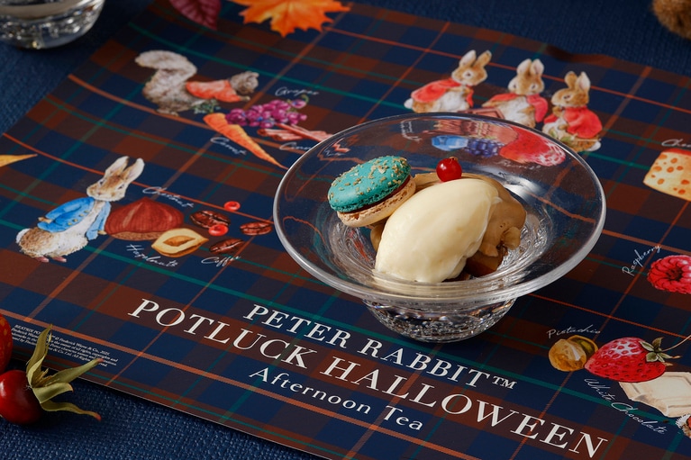 スペシャリテ「ピーターラビット™のコーヒーマロンイートンメス」。