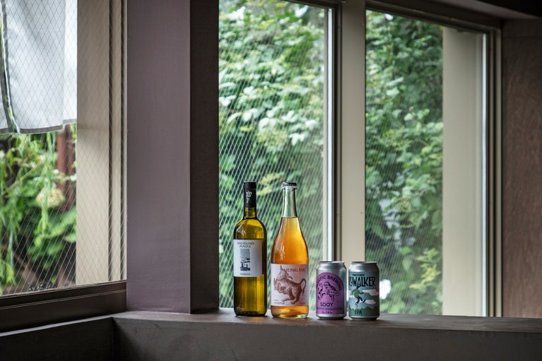 ナチュラルワインは、地元で愛される「鈴木屋酒店」がセレクト。ドリンクからも鎌倉を感じることができる。