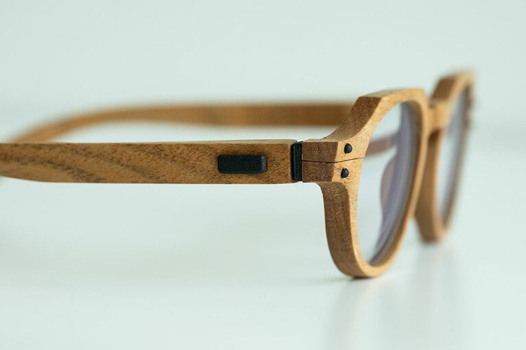 使いやすい木製フレーム。