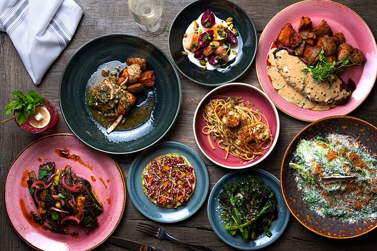 センセイファームの産直有機野菜や資源に優しい延縄漁法で獲られた鮮魚など、地球に優しい食材を使用。