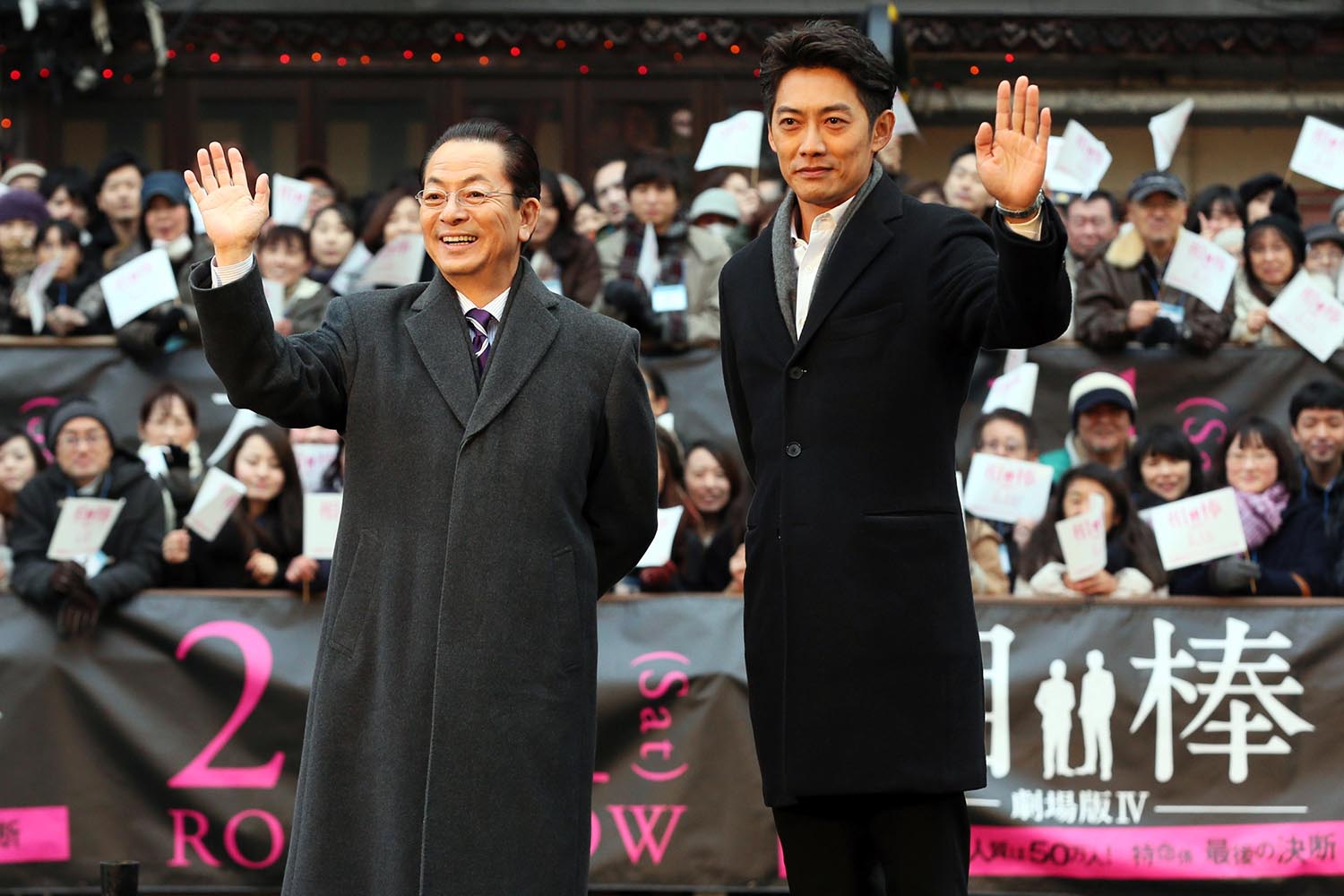 映画「相棒 劇場版IV」のイベントに水谷豊(左)と反町隆史が登場
