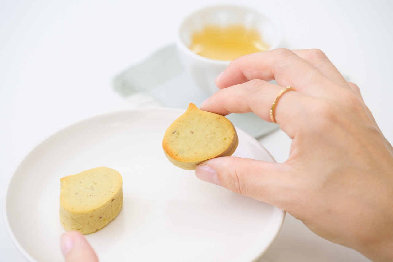 バターをたっぷり使い、しっとりと焼き上げられている。