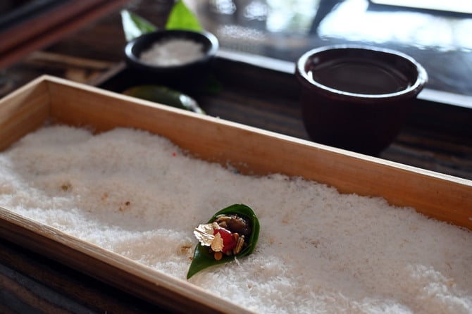 2ページ目)《バリ島から飛行機で30分の秘境へ》90平米超えのスイートに