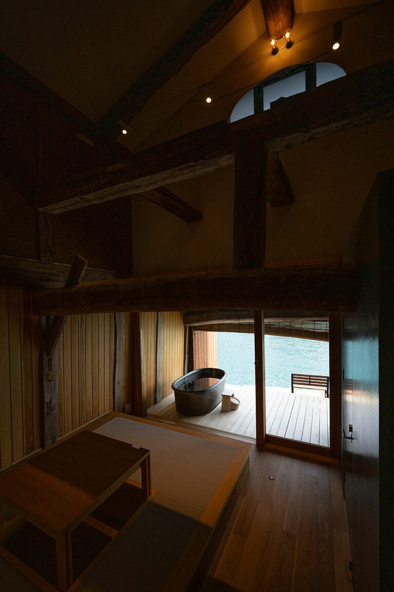 露天風呂付き客室「古雅」。