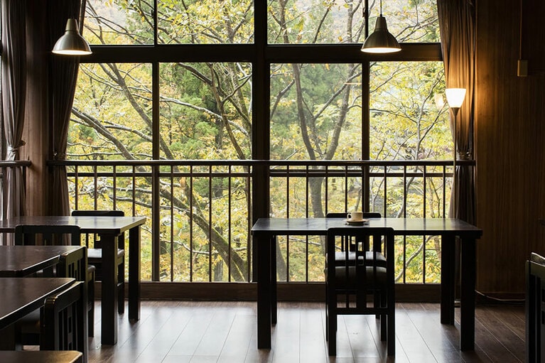 食事処のテーブルをワーケーションでも利用可。