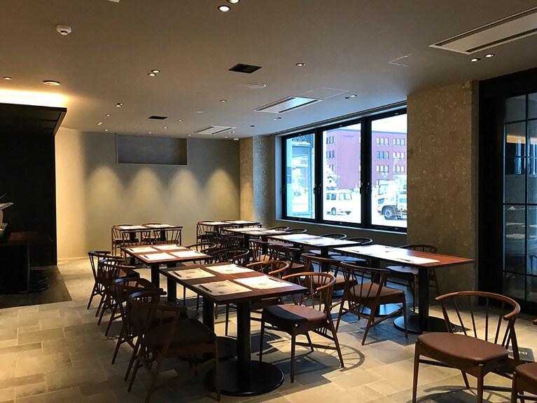 寿司バル「イルオナイ」。ホテルとは別の入口があり、宿泊しなくても利用することができる。