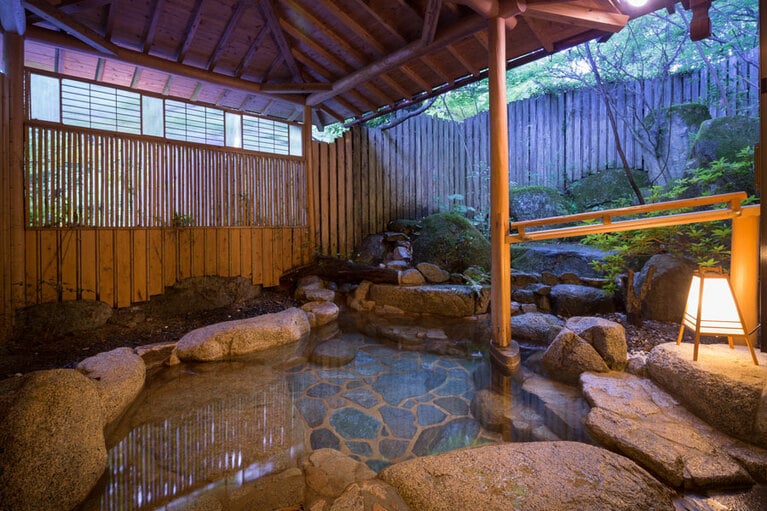 秋月温泉 料亭旅館 清流庵［福岡／秋月温泉］さくらの間 露天風呂。