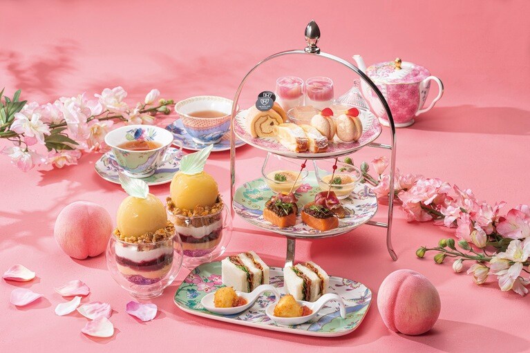 AFTERNOON TEA with “SIROCCO”「ピーチ」のイメージ。カフェフリー1名7,500円、SIROCCOティーフリー1名9,000円（ともに税・サ込）。平日15食限定、土・日・祝日30食限定、要予約。
