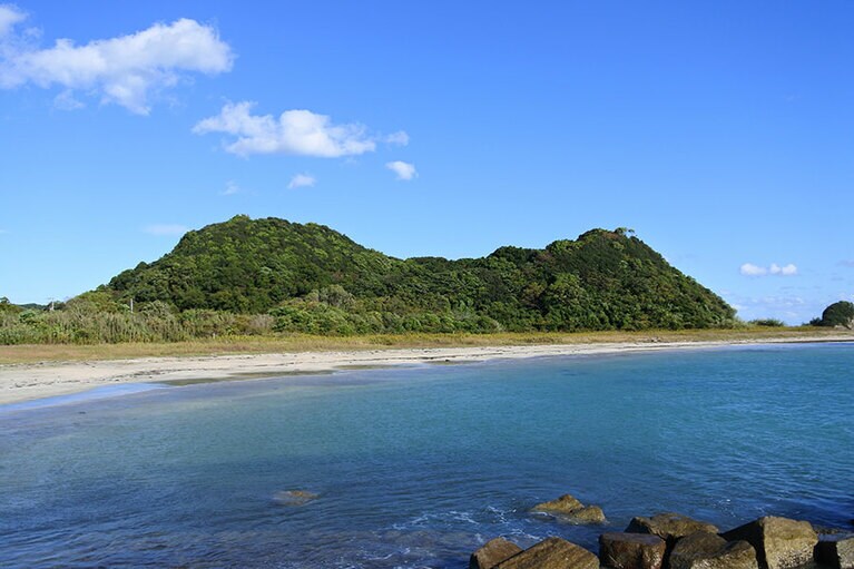 那智勝浦観光機構の方に連れていってもらった、穴場ビーチの玉の浦海岸(別名：粉白)。南方の海の色！