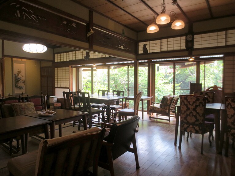 8畳と6畳の座敷を使った店内。