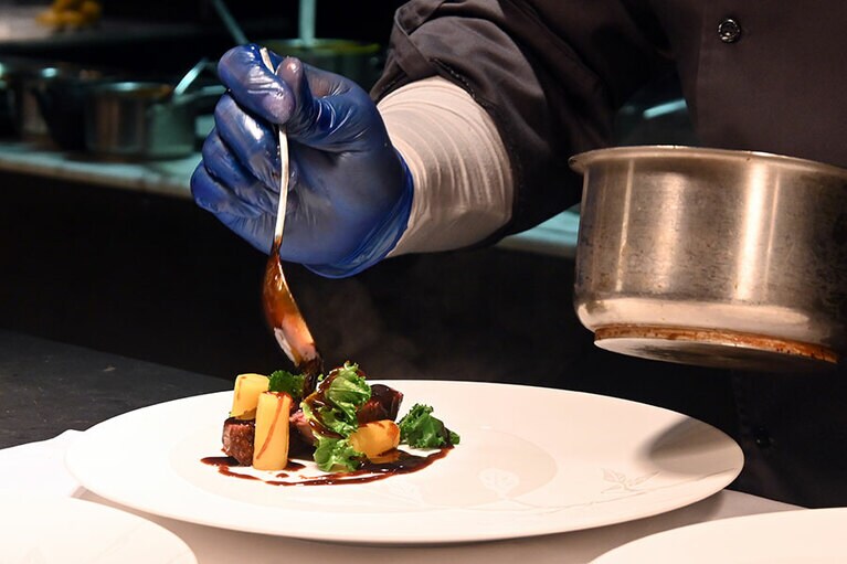 ヘルシー＝素材味という先入観を一掃。見た目に美しく、しかも美味！