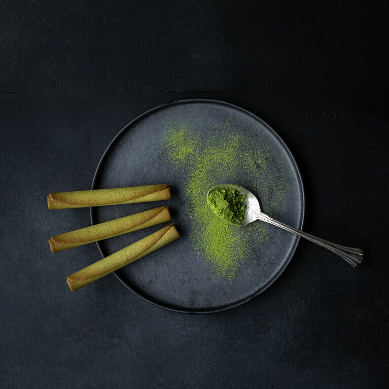 「シガール」特有のバターの豊かな風味がありながら、しっかりと抹茶を感じる味わいに。商品に最も合う宇治抹茶を厳選して使用。