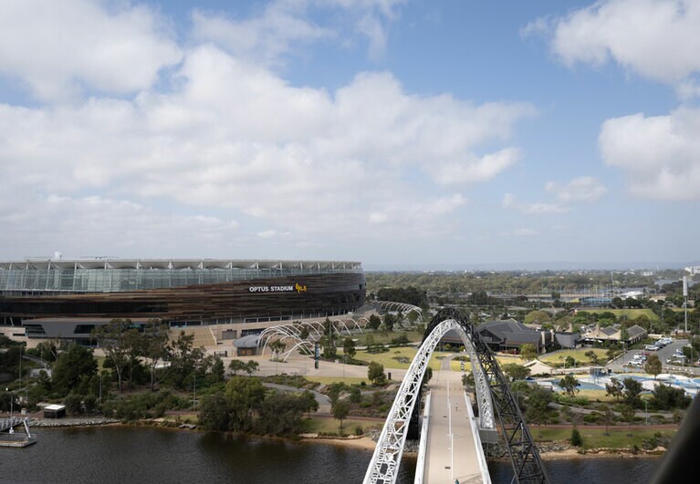 オプタススタジアムもすぐそこ。
