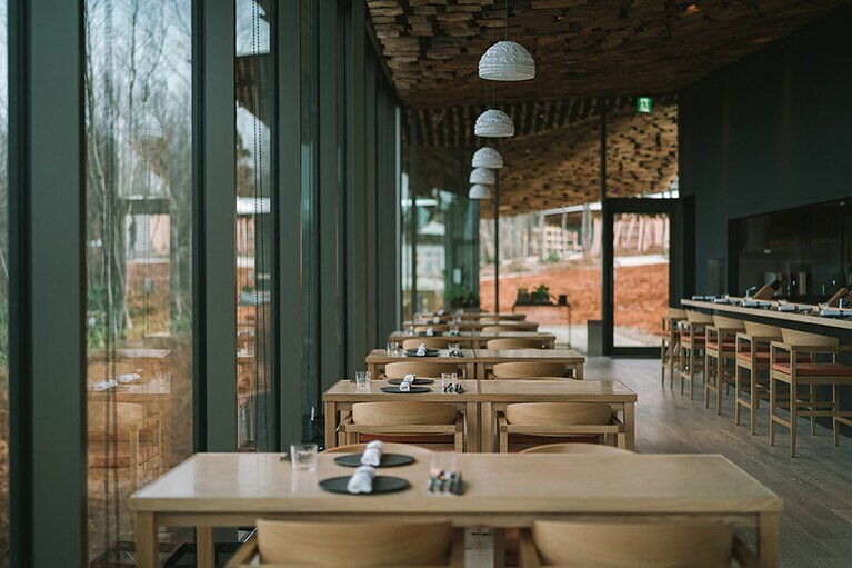 Snow Peak FIELD SUITE SPA HEADQUARTERS［新潟／雪峰温泉］レストラン雪峰。