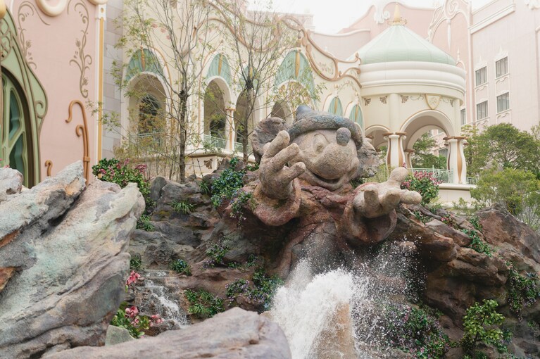 名作のワンシーンを思い出すようなロックワークはじっくりと眺めたい。