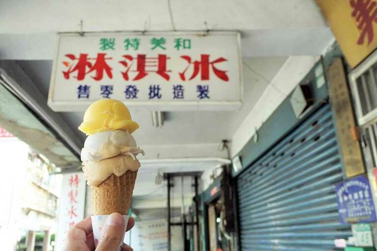 【和美冰果室(フォメイピングォシー)】アイスを撮影するなら是非このレトロな看板前で。