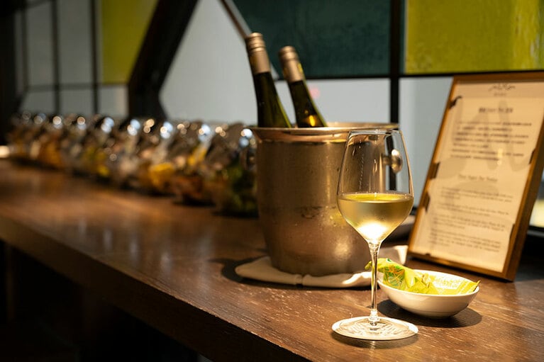 各フロアに一種類のワインが用意されています。同じフロアの人たちと交流も楽しそう。