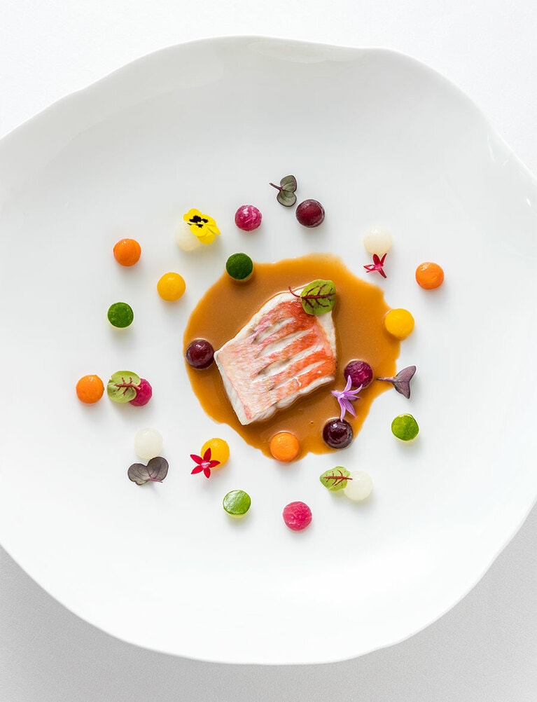 “ハワイ産タイ 宝石仕立てのベジタブル ロブスタービスクソース”。