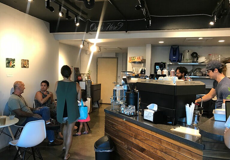 ローカル気分で楽しめる カイムキにあるほっこりカフェ「ザ・カーブ」。