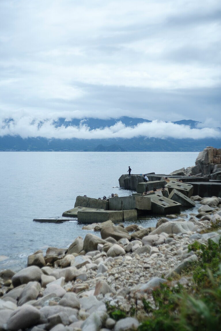 福井県敦賀市、立石岬灯台をいく