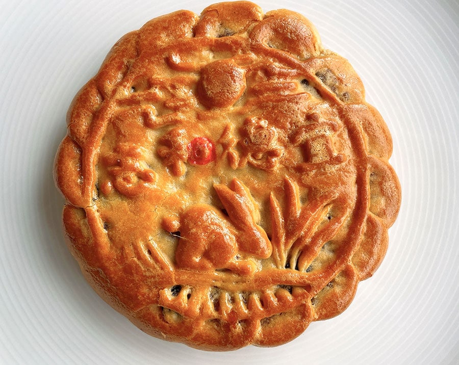 「宜德和志」のパイナップル餡の月餅「鳳梨和生餅」は、ウサギの柄入り。