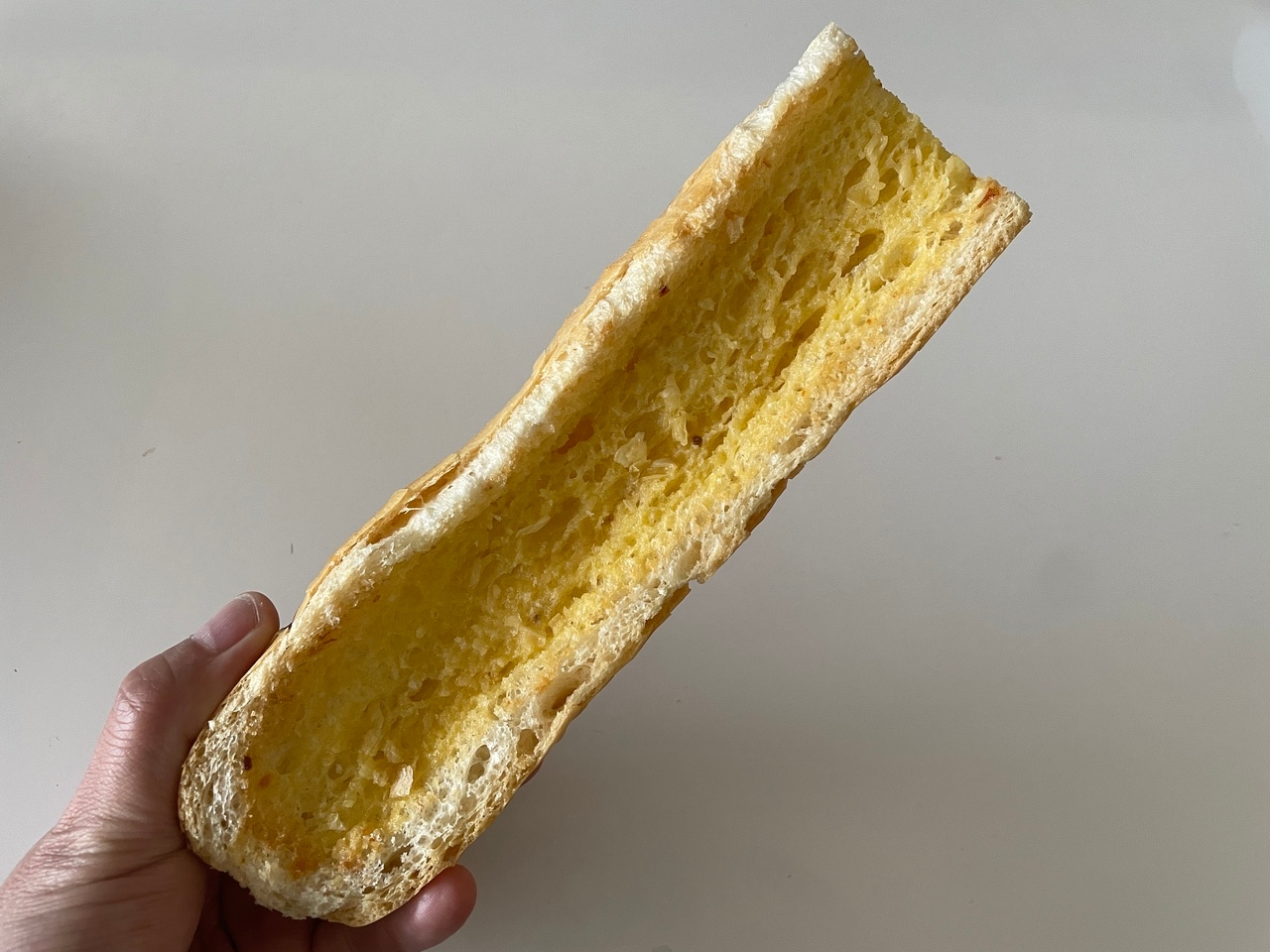 こちらの商品は、毎日10:30と13:30の2回焼き上がります。焼きたてを狙うなら、この時間帯に訪れるのがベスト。