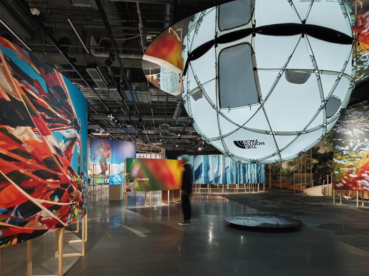 「NEVER STOP EXPLORNING EXHIBITION」会場の様子