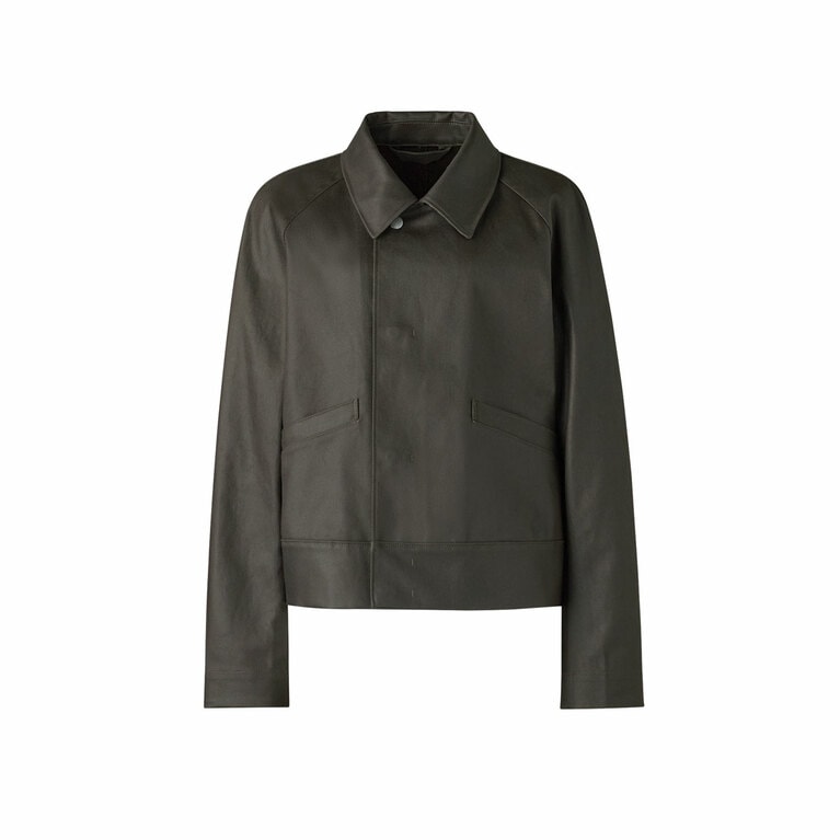 コーティングブルゾン 8,990円（39 DARK BROWN）。