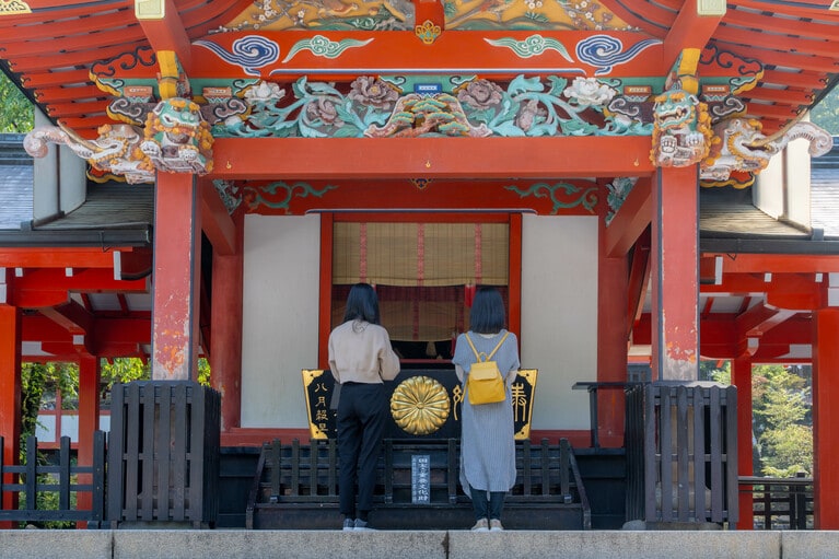 2021年から提供している「霧島開運旅」は、開運を願った霧島茶と上生菓子を提供する「開運茶一杯（かいうんちゃいっぺ）」が加わるなどリニューアル。霧島神宮とのつながりをより深く感じられる内容となっている。
