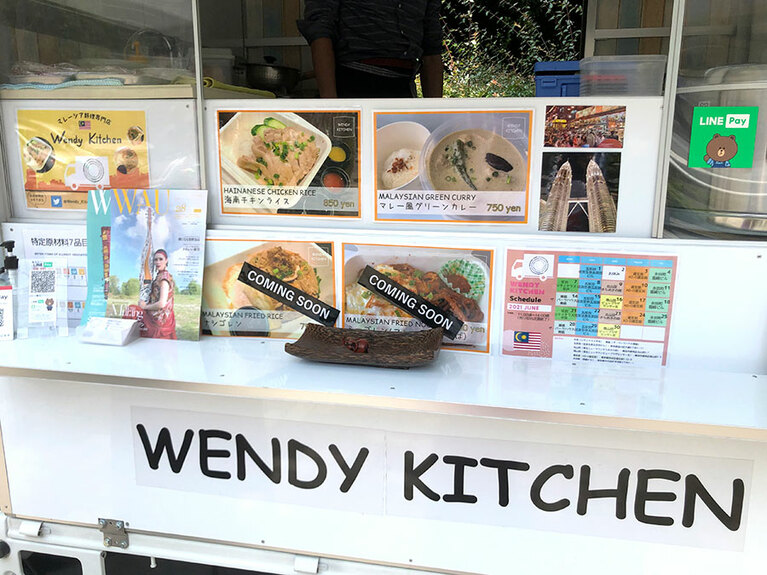 チキンライスと日替わり1種。計2種のメニューを平日は毎日提供している。