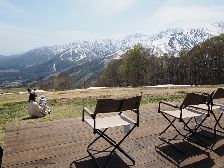 「白馬岩岳マウンテンリゾート」の山頂エリアの風景。